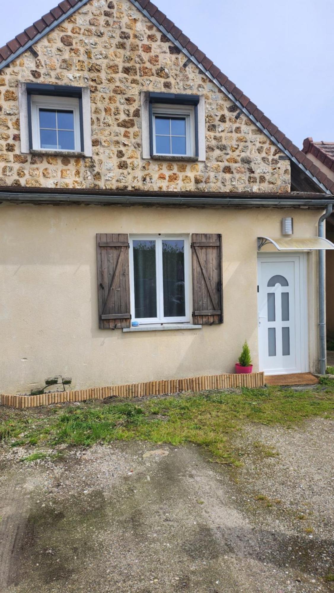 Joli Studio En Centre Ville Faremoutiers Exterior photo